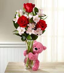 Gifting flowers for valentine's day isn't exactly groundbreaking, but it's always nice. Hug Me Tender Valentine S Day Bouquet Vase Bear Included In Mascoutah Il Flowers Balloons Etc