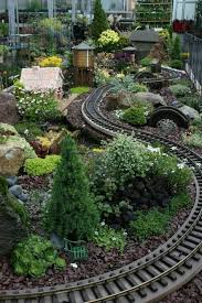 Train Tracks In The Knome Village Jardin De Hadas Decoraciones De Jardin Jardines
