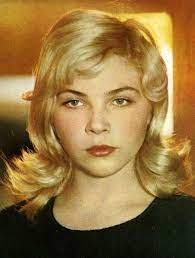 She is also a member of the state duma since 2003. Elena Drapeko Biografiya Informaciya Lichnaya Zhizn Foto Video