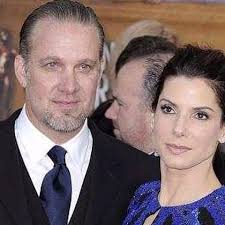 Sandra Bullock opnieuw gespot na uitlekken affaires