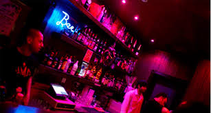 Christophe castaner s'ambiance en boîte de nuit sous le regard d'édouard philippe : Les Bars A Malte Le Classement Du Petit Maltais