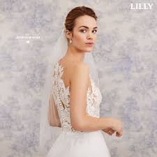 Die lilly kollektionen 2018 präsentieren sich romantisch, verträumt und intensiv. Duftiges Brautkleid Aus Tull Und Lilly Brautkleider Facebook