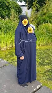 Jilbab De Portage S Utilise Avec Un Porte Bebe Ou Une Echarpe De Portage Muslim Dress Hijab Fashion Muslim Women