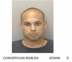 ▪️Hombre muerde a su padre tras este salir en defensa de su esposa, quien  junto a él estaba siendo maltratada por su hijo en Vega Baja. Agentes del  Negociado de la Policía