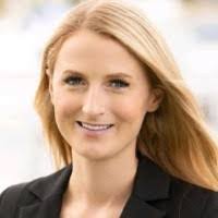 Becca Holmes's Instagram, Twitter & Facebook