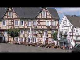 How to get from moscow to linz am rhein by plane, train, bus or car. Rundgang Durch Linz Am Rhein Youtube
