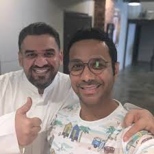 Et بالعربي يرافق فؤاد عبدالواحد في كواليس تصوير كليب أغنيته الجديدة ارحم مشاعرنا من كلمات طارش قطن وتوزيع سيروس ومن الحان الموسيقار الدكتور طلال في أول تعاون له مع فؤاد، وقام بإخراج الكليب المخرج بسام الترك. Q4vfgnbm972arm