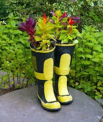 Alte Schuhe Bepflanzen Ideen Fur Originelle Pflanzgefasse Im Garten Gartencontainer Container Garten Pflanzgefasse