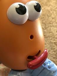 Quand woody annonce que le voix est libre, ils se rassemblent dans le camion et se déplace dans la. Mr Potato Head Disney Pixar Toy Story 4 Classic Mr Potato Head Figure Toy Walmart Com Walmart Com
