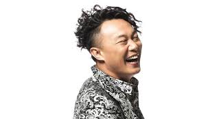 Eason and the duo band，是香港歌手陳奕迅與他的duo巡唱樂隊組合。 陳奕迅舉行《duo陳奕迅世界巡迴演唱會》時曾經表示希望完成多場巡演後，與一班演唱會樂手包括恭碩良、盧凱彤、王雙駿、陳詠謙、蘇德華、岑寧兒、張傑邦、袁慧妍、chris polanco、翁瑋盈. æˆ'å€'æ„›çœ‹çš„é™³å¥•è¿… é‚„æœ‰ è¯éº—ä¸Šç­æ— Innie Ccy
