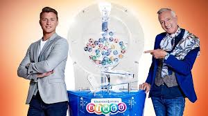 Voetbalanalist en schrijver johan derksen denkt dat koningin máxima vroeger een voorkeur had voor rijke mannen. De Tv Van Gisteren Jan En Martien Scoren Met Zaterdagavondshow