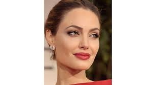 У нее есть младшая сестра кейлин и младший брат дэниэл. Beauty Marks Celebrities With Moles