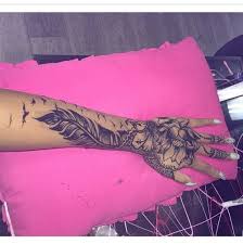 Pinterest Amyaajanaee Sc Kvng Myaa Hand Tattoos Feather Tattoos Stylist Tattoos