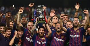 © ap/alvaro barrientos pemain barcelona lionel messi menendang bola saat pemanasan menjelang pertandingan. Barcelona Berhasil Meraih Trofi Piala Super Spanyol 2018