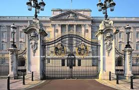 Namen von personen, städten, ländern, flüssen, himmelskörpern, institutionen oder ereignissen (z.b. 14 Facts You Never Knew About Buckingham Palace City Wonders