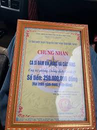 Cụ thể, nam ca sĩ cho biết anh đã trích 140. Ä'am VÄ©nh HÆ°ng Bá»‹ Cáº¯t Máº¥t Chá»¯ H Tren Táº¥m Báº£ng Chá»©ng Nháº­n 2sao