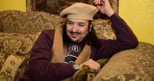 الفنان خالد سامي من أبرز الفنانين في المملكة العربية السعودية، وهو من مواليد مدينة بريدة التابعة لمنطقة القسيم، بدأ مشواره الفني في السبعينيات من القرن الماضي، وعمل في بداياته كممثل مسرحي، ثم ظهر في برنامج أوراق ملونة، وبرنامج من كل بستان زهرة حيث عمل في تقديم هذه. Ø®Ø§Ù„Ø¯ Ø³Ø§Ù…ÙŠ Ø­Ù‚ Ù‚ Ø§Ù„Ø´Ù‡Ø±Ø© ÙˆØ§Ù„Ù†Ø¬Ø§Ø­ Ø¨Ø§Ù„Ø£Ø¯ÙˆØ§Ø± Ø§Ù„ÙƒÙˆÙ…ÙŠØ¯ÙŠØ© ÙˆØ¥Øª Ù‡Ù… Ø¨ØªÙ‚Ù„ÙŠØ¯ Ø§Ù„Ø¯Ø§Ø¹ÙŠØ© Ù…Ø­Ù…Ø¯ Ø§Ù„Ø¹Ø±ÙŠÙÙŠ ÙˆØ¥Ø³ØªÙ‡Ø²Ø§Ø¦Ù‡ Ø¨Ø§Ù„Ø¯ÙŠÙ†