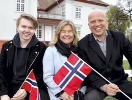 Ygve slagsvold vedum er tross alt en uttalt motstander av sammenslåingen. Romerikes Blad