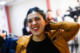 No me arrepiento de lo que he defendido, pero siempre pueden haber mejores formas. Karol Cariola Critico A Pinera Por Invitacion A Concierto De Mccartney Pero Le Dijeron De Todo
