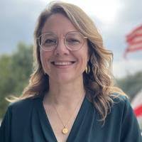 Emily Coleman's Instagram, Twitter & Facebook