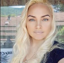 Joe Goldberg was not ready for ANNA CAMP. YOU S5 is now playing!