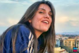 Apr 17, 2020 · margherita vicario, esce oggi come va, il nuovo singolo e videoclip dedicato all'universo femminile il nuovo brano di margherita vicario, come va (island records), è disponibile da oggi in rotazione radiofonica e su tutte le piattaforme digitali. Pincio E Il Nuovo Video Di Margherita Vicario Sient A Musica