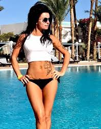 Певица собралась стать депутатом госдумы. Yuliya Volkova Pokazala Tatuirovki V Bikini