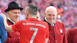 Fc nürnberg, tennis borussia berlin, arminia bielefeld and ssv ulm, the bochum native returned to munich in 2001. Tiger Gerland Feiert Die 65 Das Legendare Auge Des Fc Bayern N Tv De