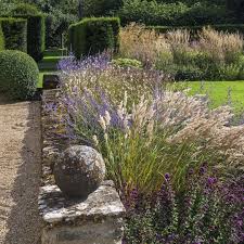 Yelford Manor Garden Witney Oxfordshire The Gardens At Yelford Owe Their Beauty To Local Garden Designer Kat Country Life Magazine Manor Garden Country Life