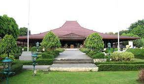 2 Rumah Adat Yogyakarta Nama Penjelasan Gambar