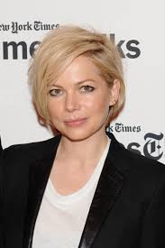Michelle williams's short hairstyles and haircuts, as it stretches inches by inches, the hairstyle can change completely, with a bowl cut going for a. Michelle Williams Grown Out Hair February 2014 Popsugar Beauty