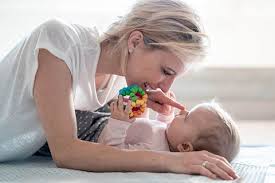 Schließ die lampe direkt an die batterie! Fontanelle Beim Baby Das Solltest Du Wissen Eltern De