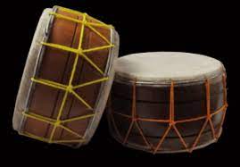 Ciri khas musik ini terletak pada pukulan alat musik tabla (sejenis alat musik perkusi yang. 10 Alat Musik Tradisional Melayu Riau Gambar Dan Keterangannya Silontong