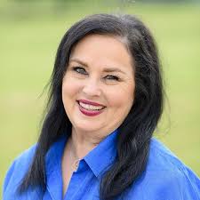 Miss Kay's Duck Commander Kitchen: Faith, Family, and Food-Bringing Our  Home to Your Table: Robertson, Kay, Howard, Chrys: 9781476745121:  Amazon.com: Books