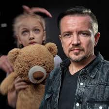 Ing. Jan Lang, ředitel Střední školy a vyšší odborné školy aplikované  kybernetiky Hradec Králové, a student 3. ročníku David Podzimek • mujRozhlas