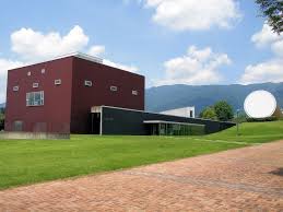 Arata Isozaki Museo De Arte Contemporaneo Nagi Japon 2007 Museum Of Contemporary Art Arata Isozaki Famous Architecture