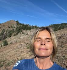 Mariel Hemingway-Official Fan Page