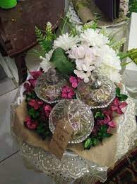 Memandangkan aku seorang yang agak cerewet dan sukakan diy masa tunang dan kahwin haritu semua hantaran aku buat sendiri. Hantaran Bunga Rampai Potpouri Holiday Decor Christmas Wreaths Flower Arrangements