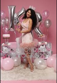 Baddie Sweet 16 Birthday Photoshoot With Friends Pin By Lisa Barnes On Birthday Behavior 21st Birthday Photoshoot Birthday Photoshoot 17th Birthday Ideas