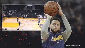 Stephen curry of the golden state warriors warms up before the game against the chicago bulls on january 17 2018 at. Warriors Video Stephen Curry Shoots From The Logo Dunks In Warmups