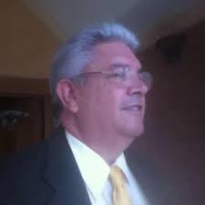 Está hoy de fiesta de cumpleaños el LIC. ISMAEL TAVAREZ, felicitaciones  para él en su día