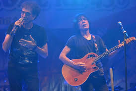 God bless cermin (1980,progressive hr ,indonesia ) god bless is an indonesian legendary hr band that has released 6 albums to this date. God Bless Luncurkan Album Cermin 7 Republika Online