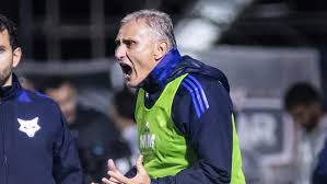 Xingado pela própria torcida do Cruzeiro, Tite enfrenta seu primeiro teste mental. Depois da pesada crise de ansiedade
