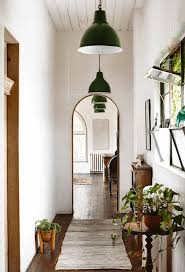 Une Ancienne Usine Transformee En Appartement D Artiste A Melbourne Idee Deco Couloir Deco Maison Deco