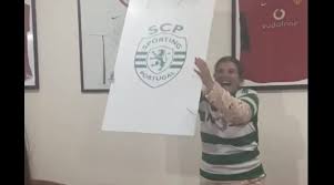 Dolores aveiro, an avid sporting fan, made clear during the title celebrations that she would try to bring the juventus forward back to the club. Mae De Ronaldo Fez A Festa Apos O Nulo Do Sporting No Dragao Video
