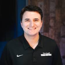 Incredibly happy for @craig_stump, who turned @AHSEagleFB into one of the  most consistent programs in Texas. Happy to call Coach Stump a friend.  Congratulations