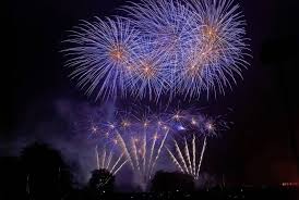 Bon spectacle et bonnes vacances à tout le. Agde Feu D Artifice Du 15 Aout Sur Les Berges De L Herault