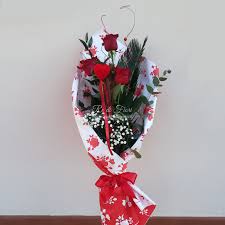 Mazzo di rose rosse quantità. Mazzo Di 3 Rose Rosse Extra Re Di Fiori Prato