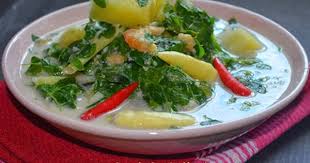 Nampak tak intinya basah2 berwarna gelap.sedikit manis.manakala bahagian crepe nya pulak lembut dan sedikit lemak masin.sedapnya alahai.tambahan cuaca redup. Amie S Little Kitchen Daun Turi Masak Lemak Dengan Keledek Makanan Memasak Resep Masakan Indonesia