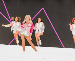 Zara maria larsson (pronounced ²sɑːra ma²riː.a ˈlɑːʂɔn; Zara Larsson Slayed Her Debut Wembley Stadium Performance Little Mix Ariana Capital